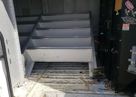 2017 Ford Transit T-250 z USA, uszkodzony, nr VIN 1FTYR2CM7HKA01472